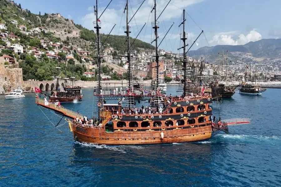 Alanya Pirate Boat Tour with Unlimited Soft Drinks