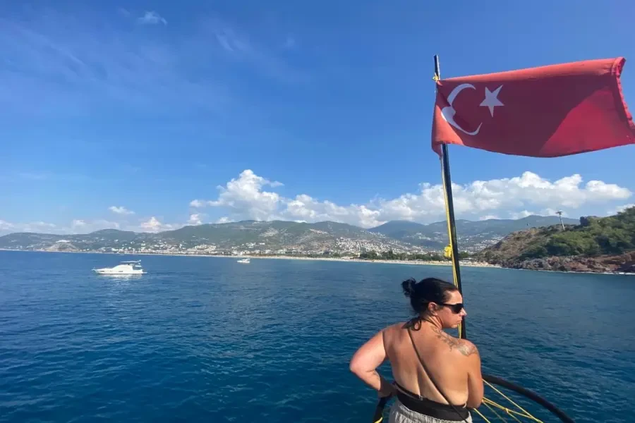 Alanya Pirate Boat Tour with Unlimited Soft Drinks