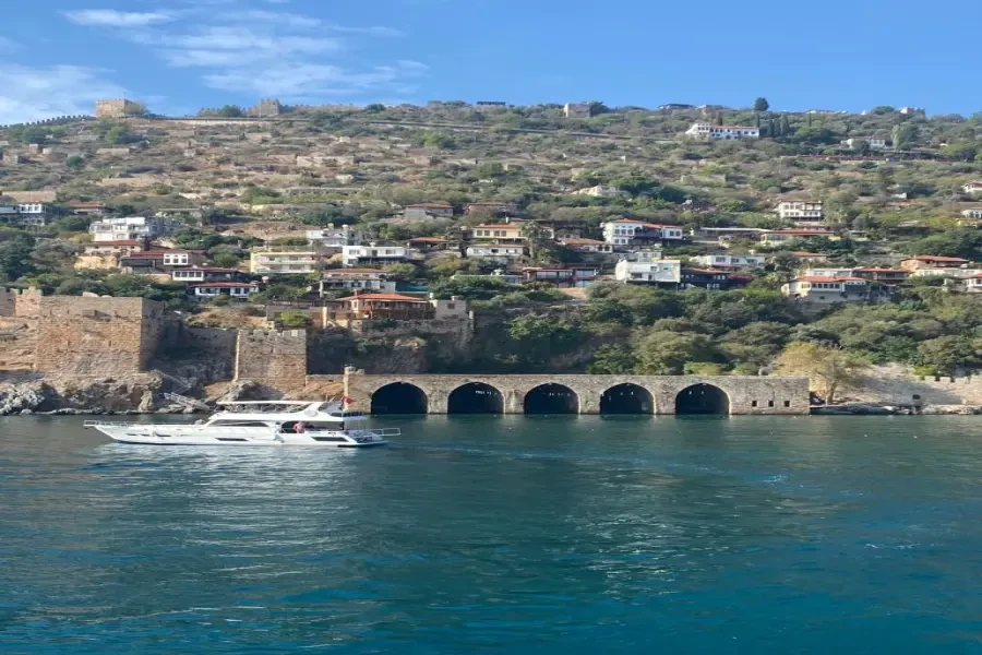 Alanya Pirate Boat Tour with Unlimited Soft Drinks