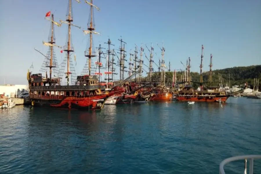 Alanya Pirate Boat Tour with Unlimited Soft Drinks