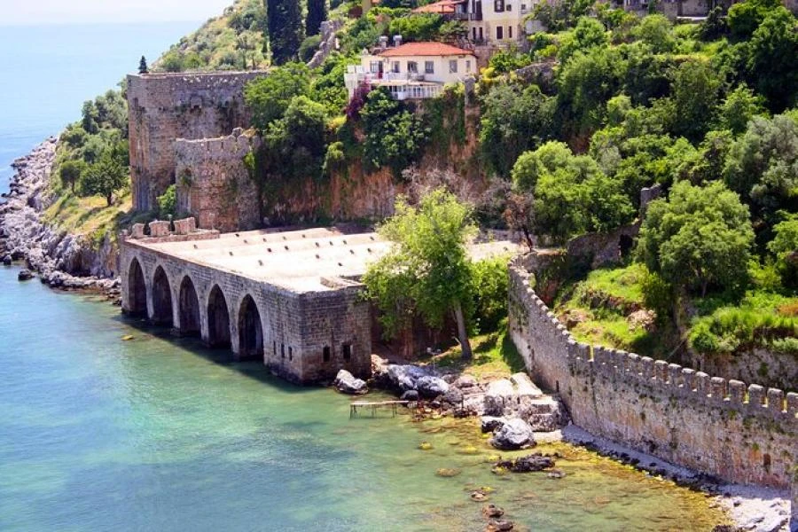 Alanya Cruise Boat Tour with Optional Alcoholic and Non-Alcoholic Drinks