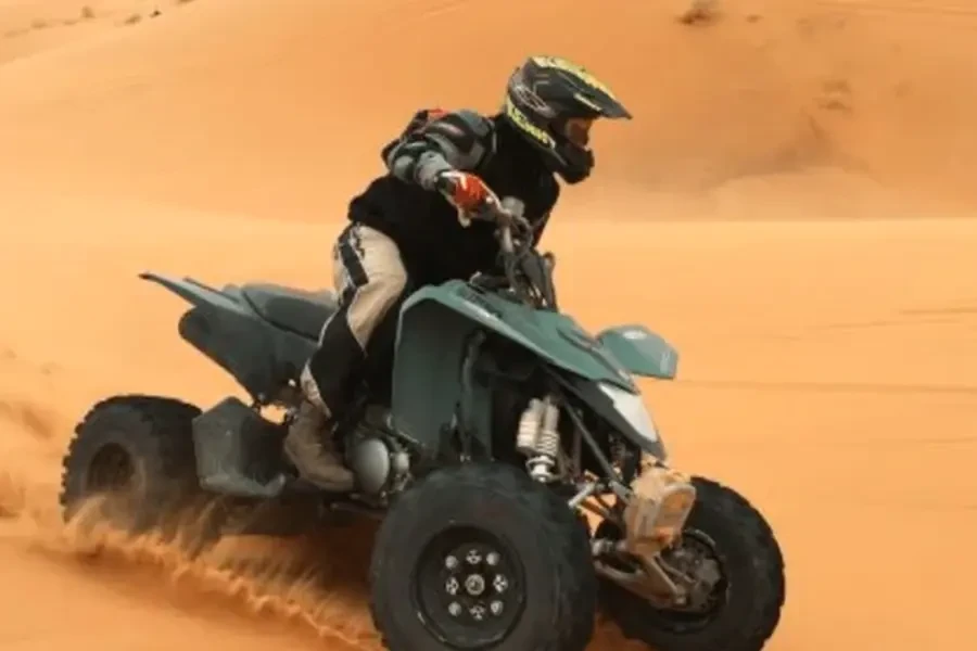 Dubai 30 Min Quad Bike, Desert Safari & BBQ Dinner with Show