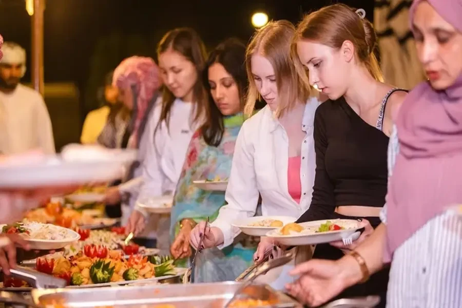 Dubai 30 Min Quad Bike, Desert Safari & BBQ Dinner with Show