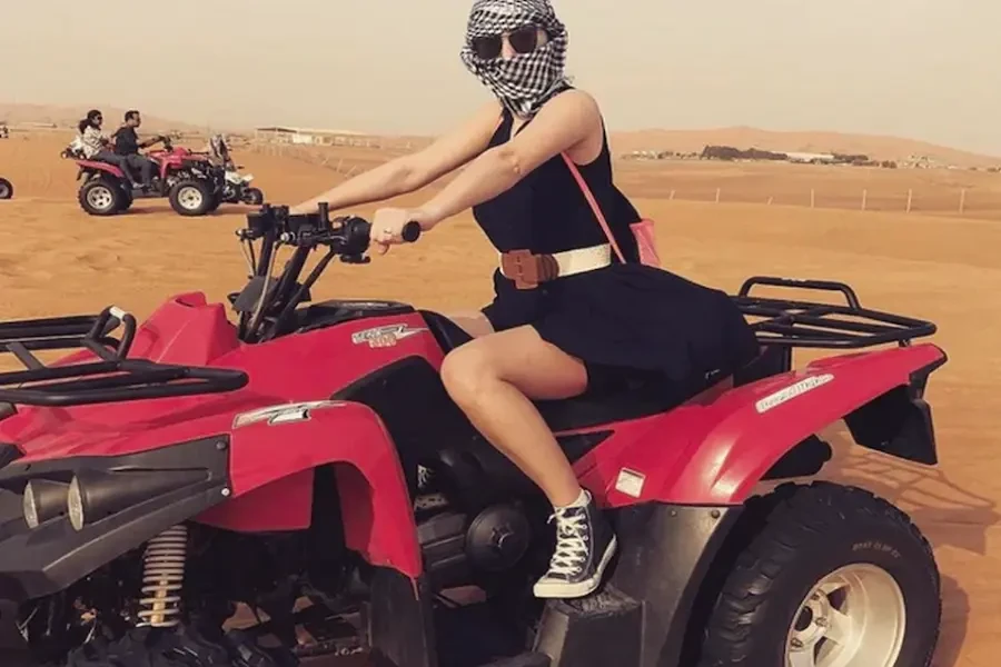 Dubai 30 Min Quad Bike, Desert Safari & BBQ Dinner with Show