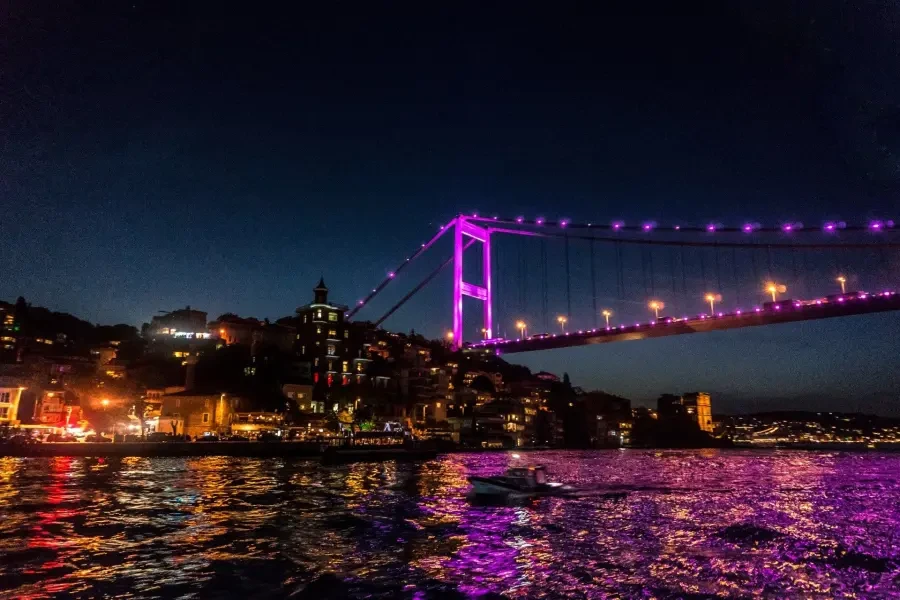 Ужин-круиз по Босфору с шоу и традиционной турецкой кухней