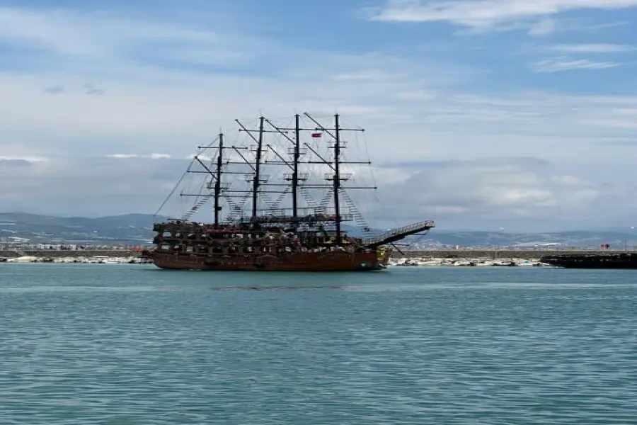 Antalya/Kemer Pirate Boat Tour with Lunch and Transfer